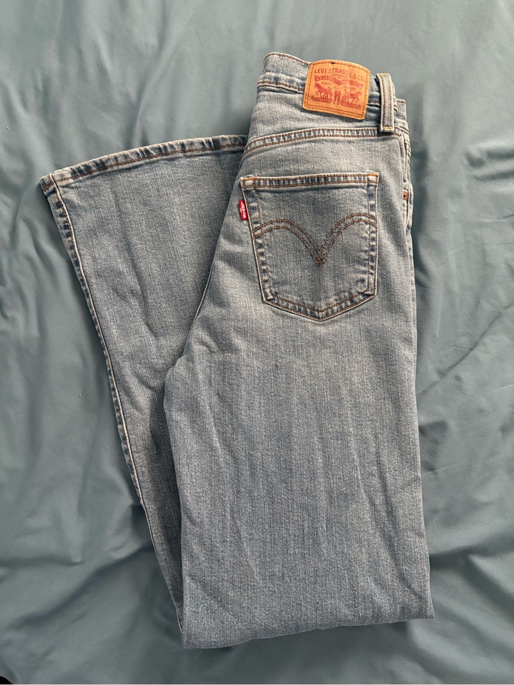 Levi's Light Blue Wide-Leg Distressed Ribcage bell Jeans lightly worn - Picture 3 of 4